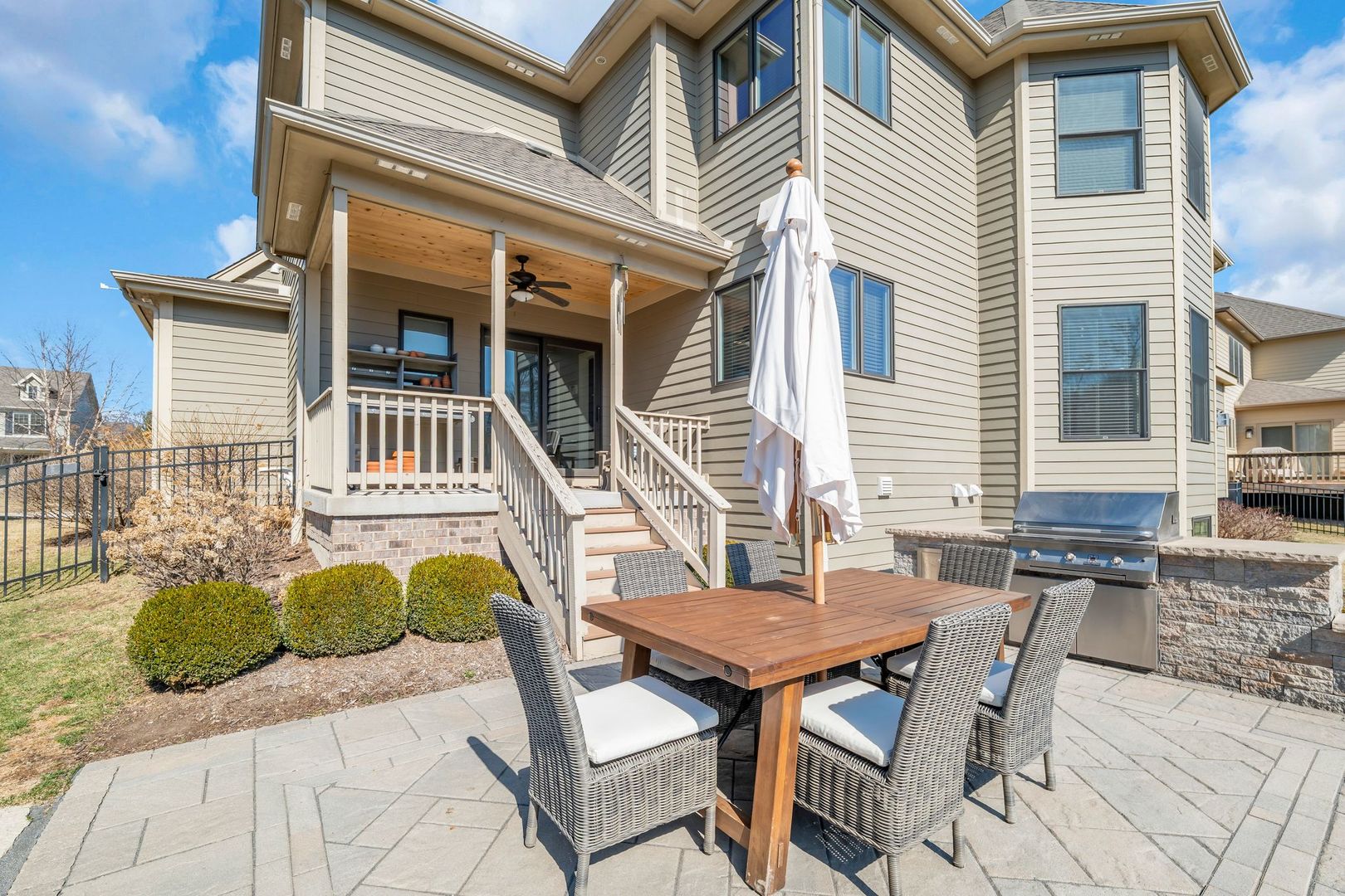 81 Landon Circle, Wheaton, IL 60189