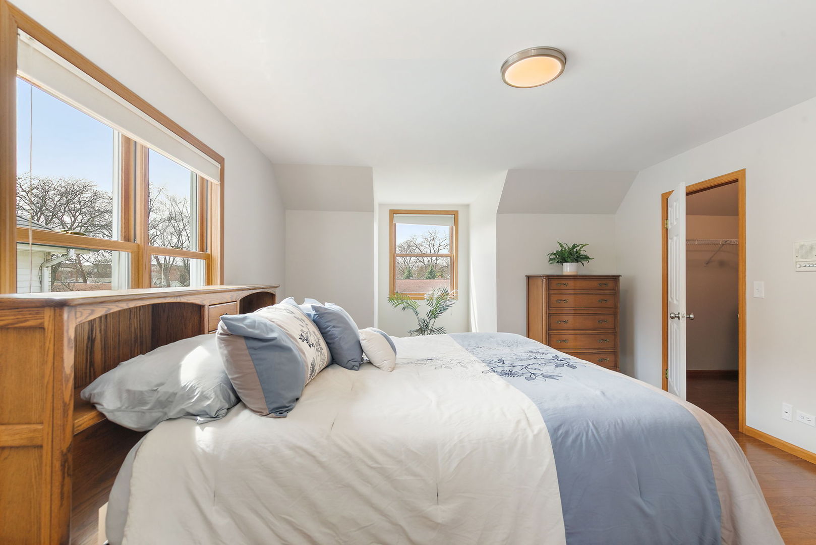 227 Lincoln Street, Schaumburg, IL 60194