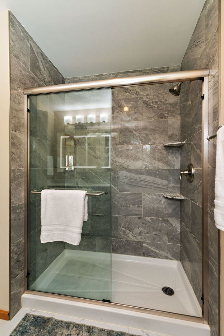 227 Lincoln Street, Schaumburg, IL 60194