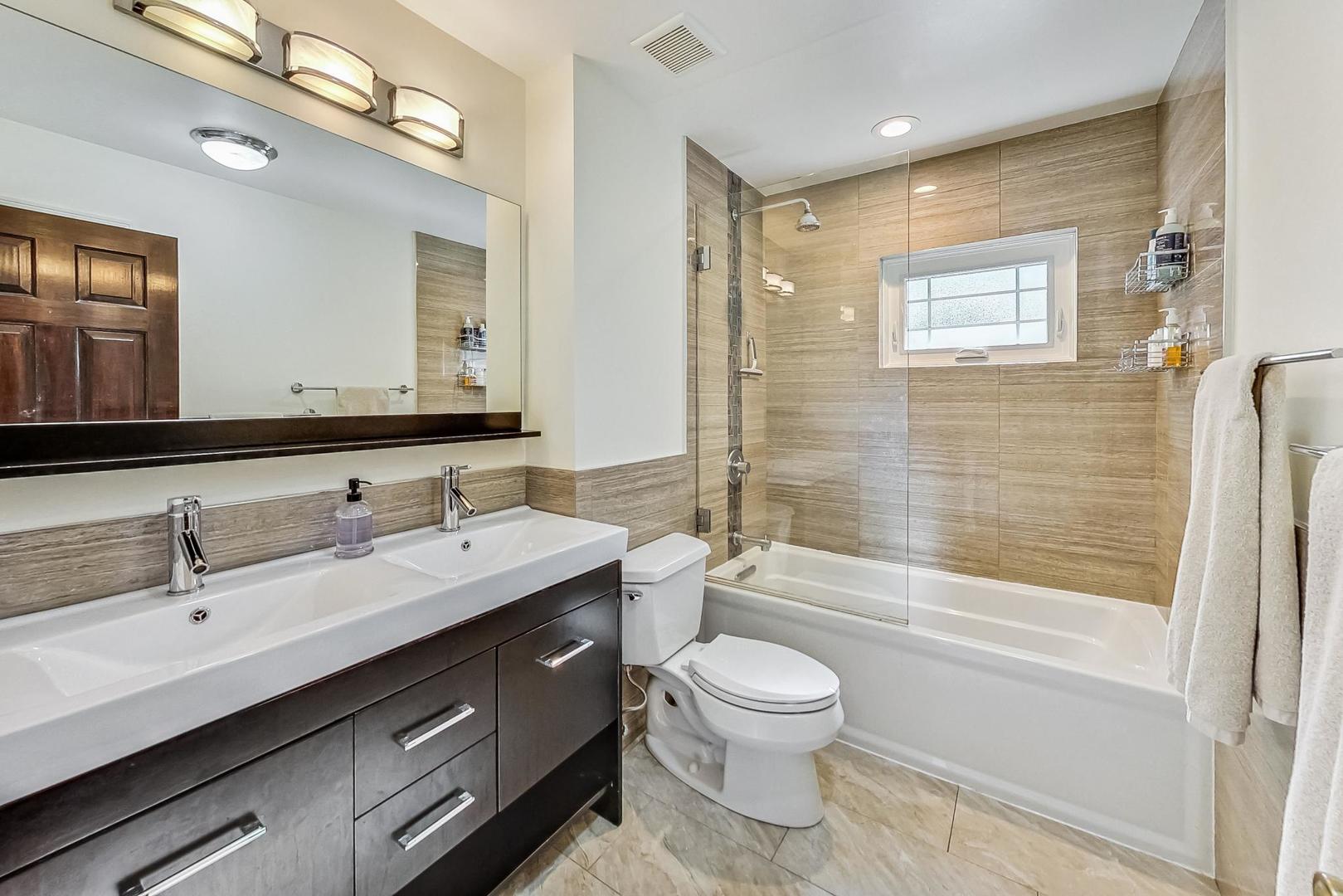 705 N County Line Road, Hinsdale, IL 60521