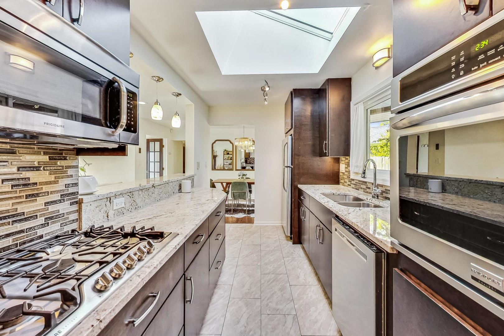 705 N County Line Road, Hinsdale, IL 60521