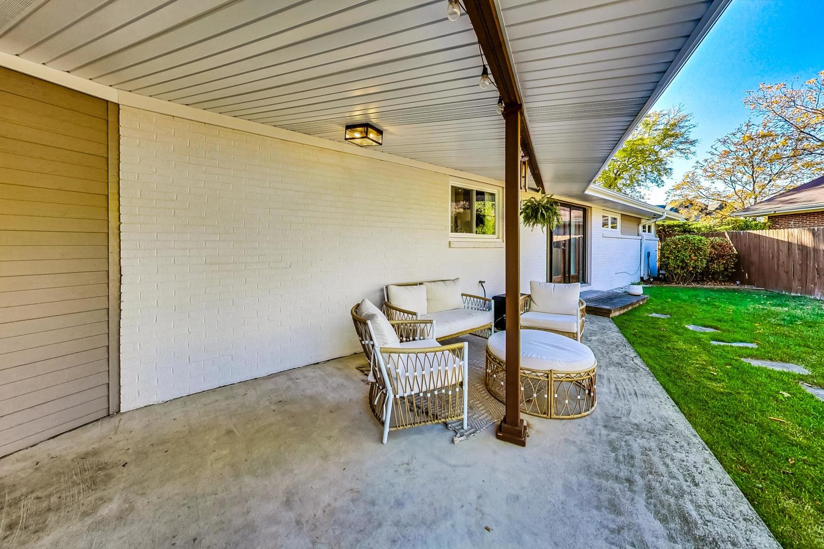 705 N County Line Road, Hinsdale, IL 60521