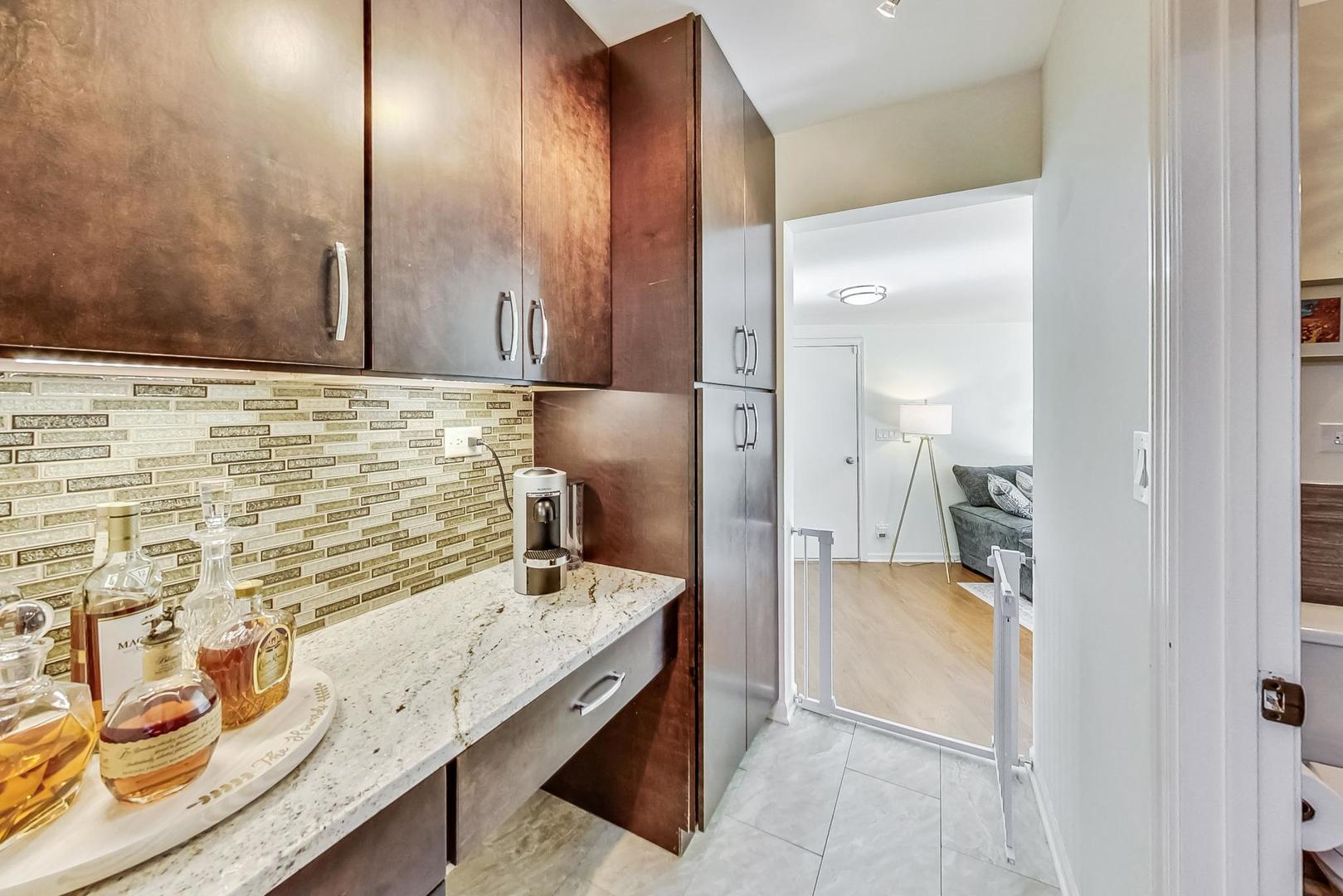 705 N County Line Road, Hinsdale, IL 60521