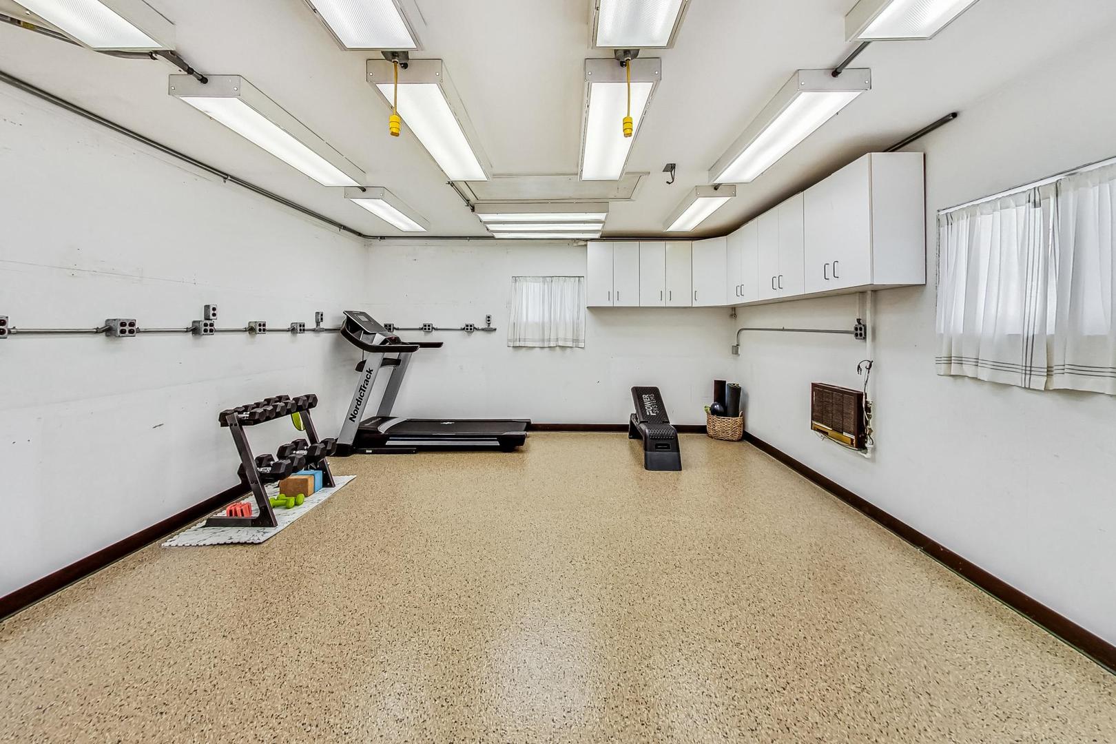 705 N County Line Road, Hinsdale, IL 60521