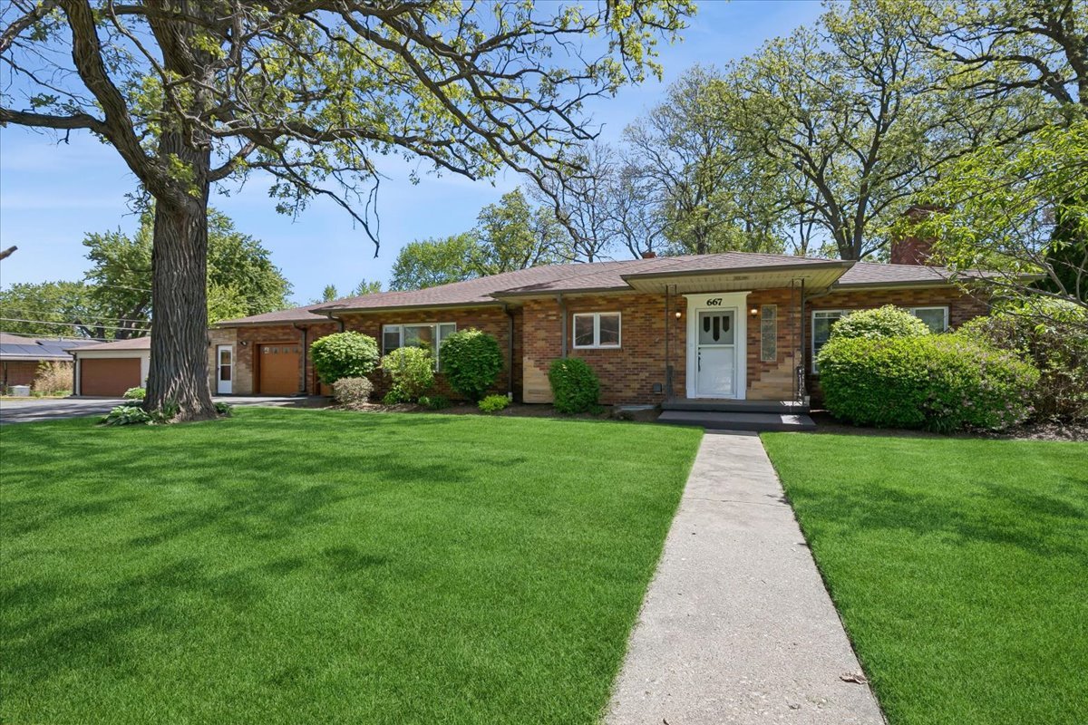 667 N Lake Street, Grayslake, IL 60030