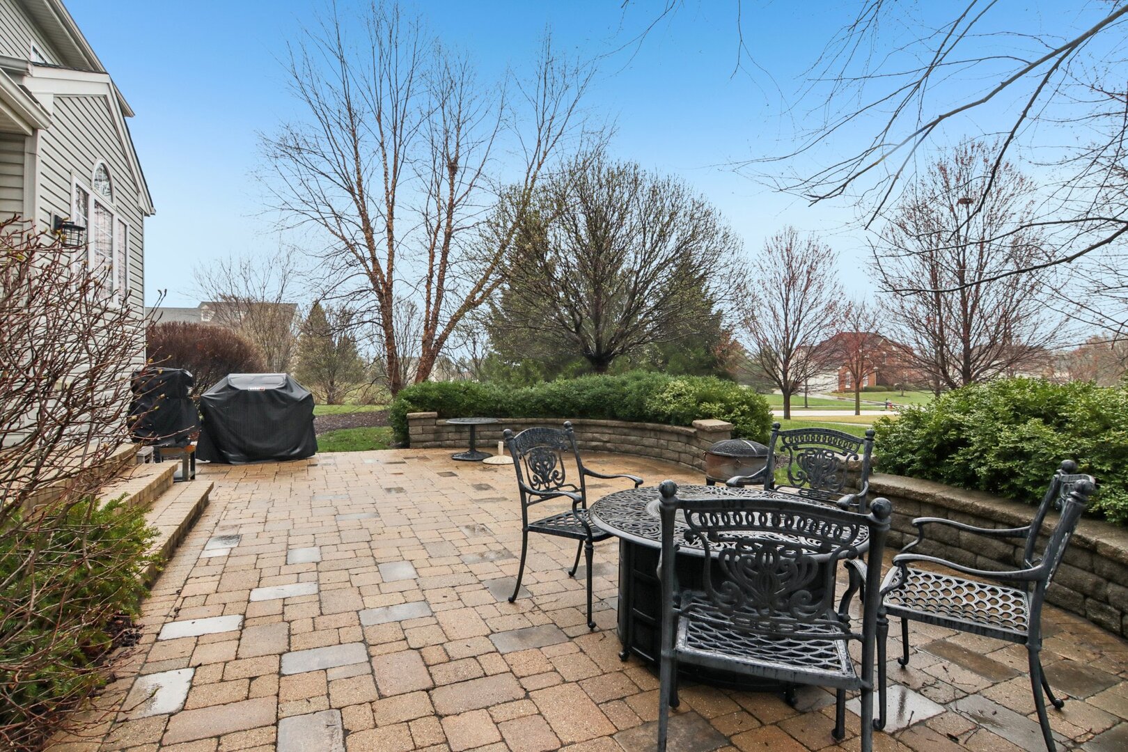 2415 Wembley Court, Gurnee, IL 60031