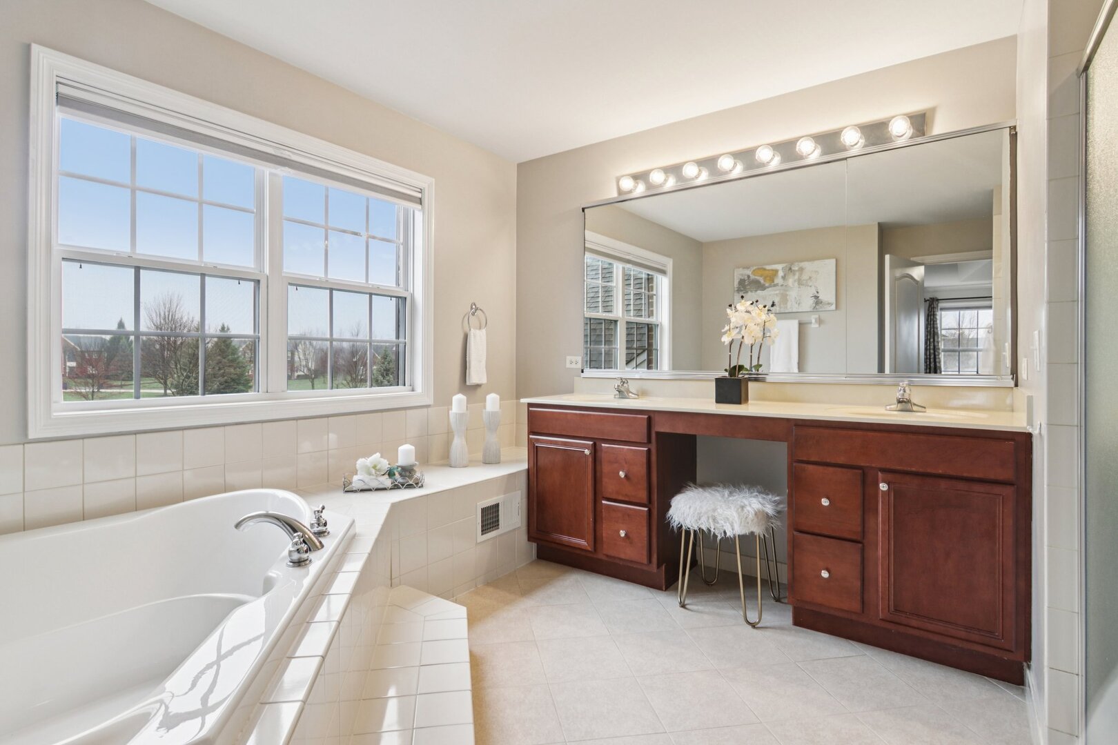 2415 Wembley Court, Gurnee, IL 60031