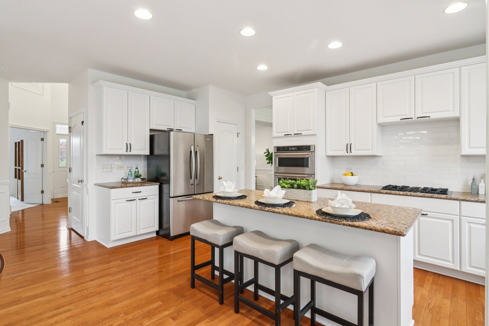 2415 Wembley Court, Gurnee, IL 60031