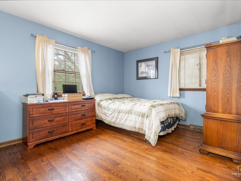 6531 Midhurst Road, Downers Grove, IL 60516