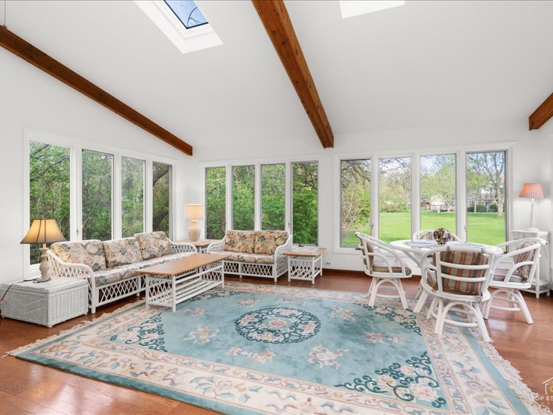 6531 Midhurst Road, Downers Grove, IL 60516