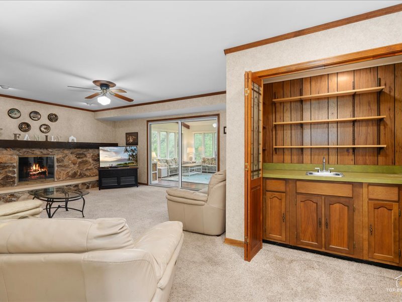 6531 Midhurst Road, Downers Grove, IL 60516