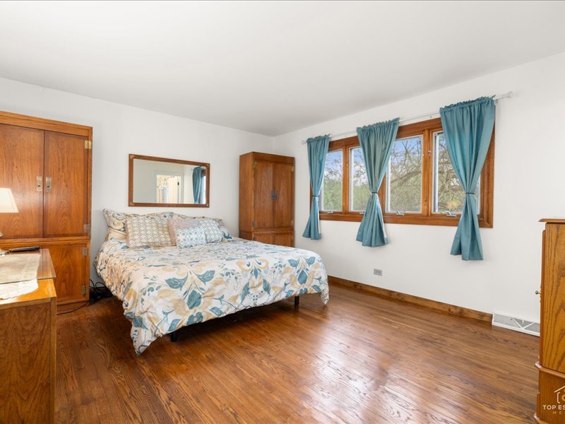 6531 Midhurst Road, Downers Grove, IL 60516