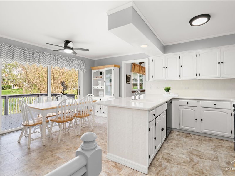 6531 Midhurst Road, Downers Grove, IL 60516