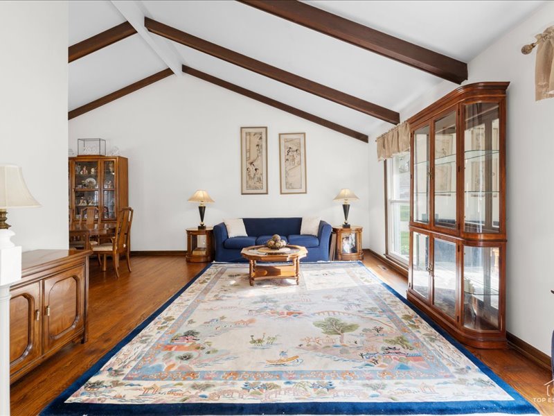 6531 Midhurst Road, Downers Grove, IL 60516