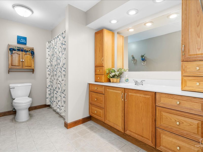 6531 Midhurst Road, Downers Grove, IL 60516