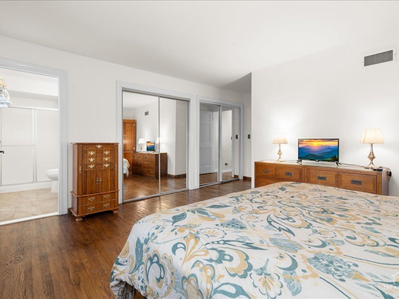 6531 Midhurst Road, Downers Grove, IL 60516