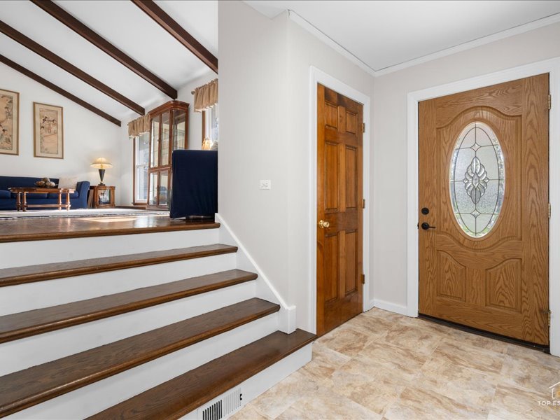 6531 Midhurst Road, Downers Grove, IL 60516