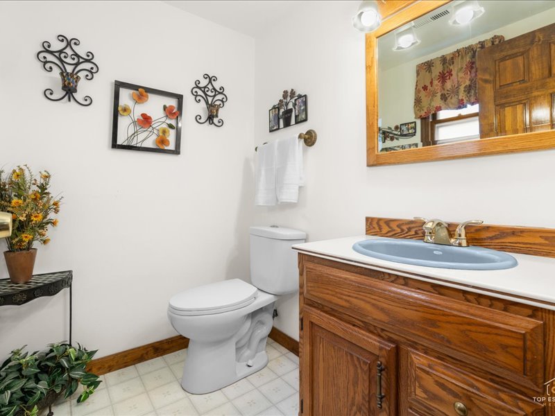 6531 Midhurst Road, Downers Grove, IL 60516