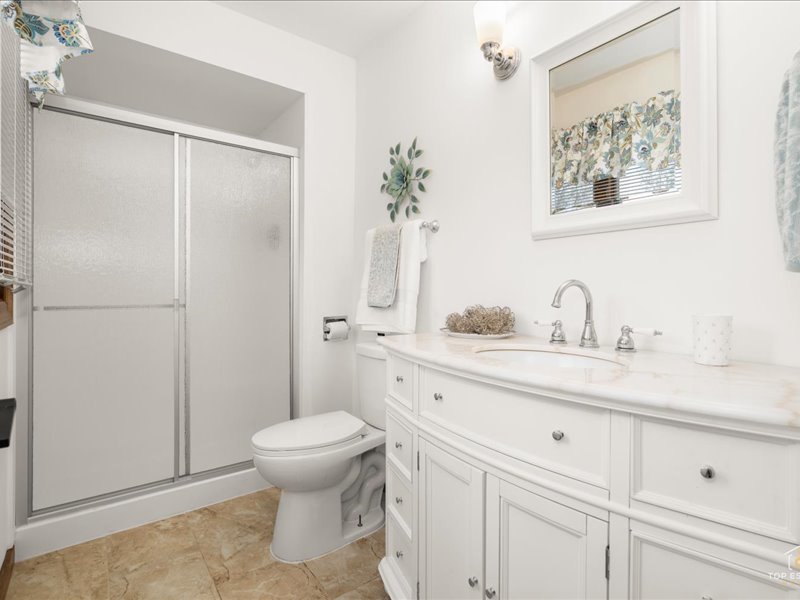 6531 Midhurst Road, Downers Grove, IL 60516