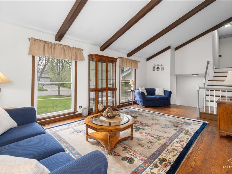 6531 Midhurst Road, Downers Grove, IL 60516