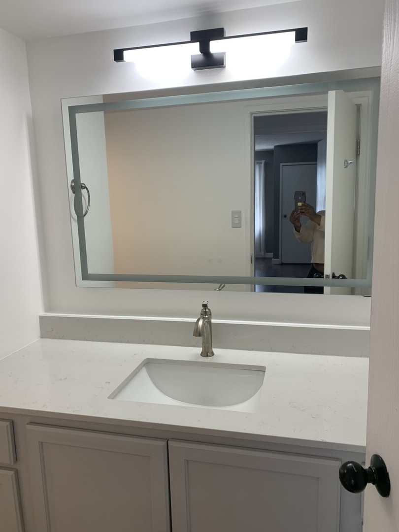 637 E Woodland Park Avenue #611, Chicago, IL 60616