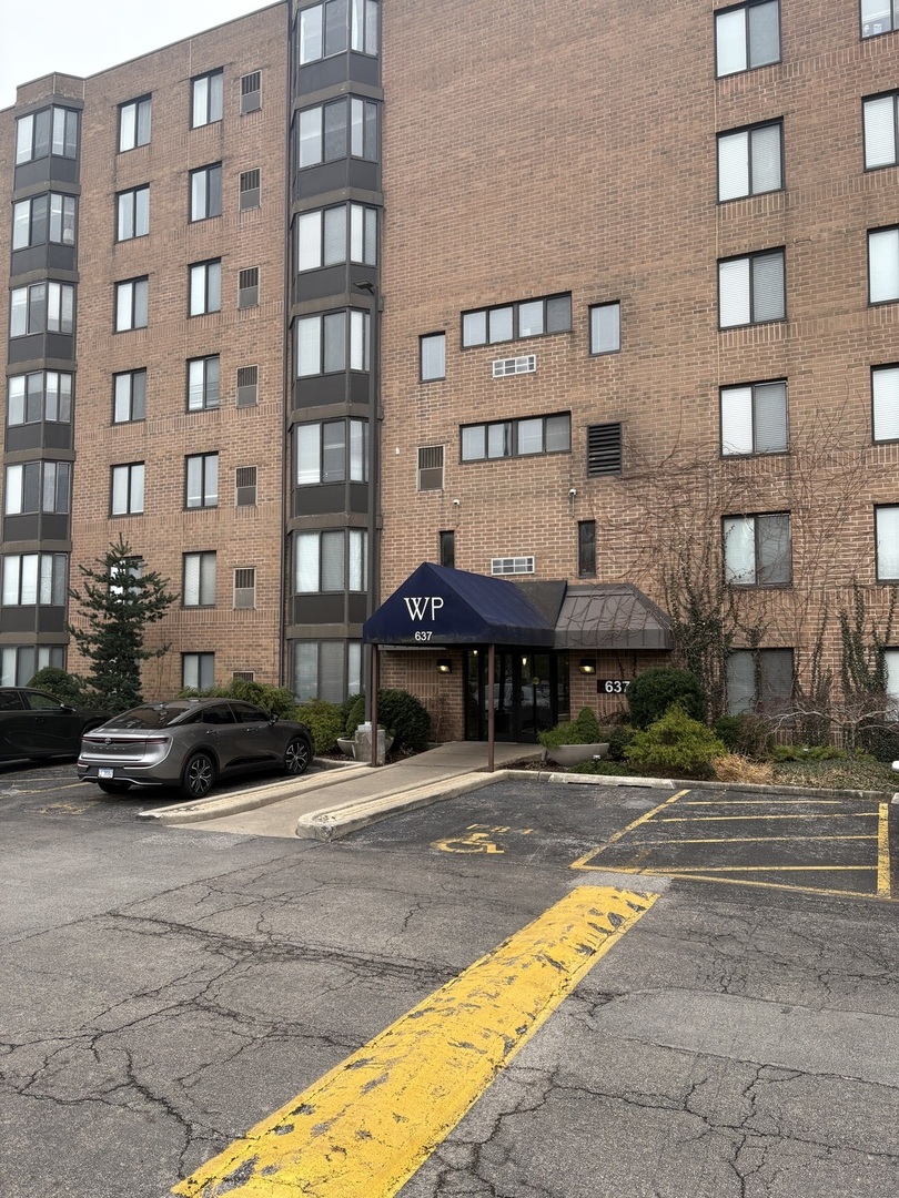 637 E Woodland Park Avenue #611, Chicago, IL 60616