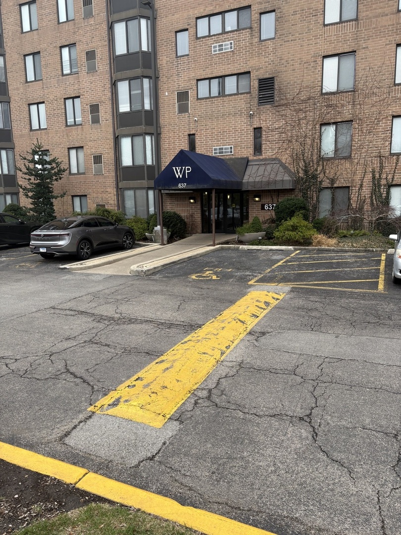 637 E Woodland Park Avenue #611, Chicago, IL 60616