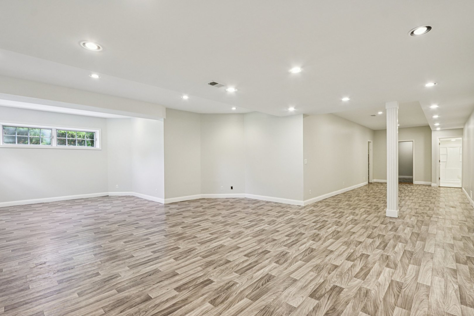 6605 Oakwood Manor Drive, Crystal Lake, IL 60012