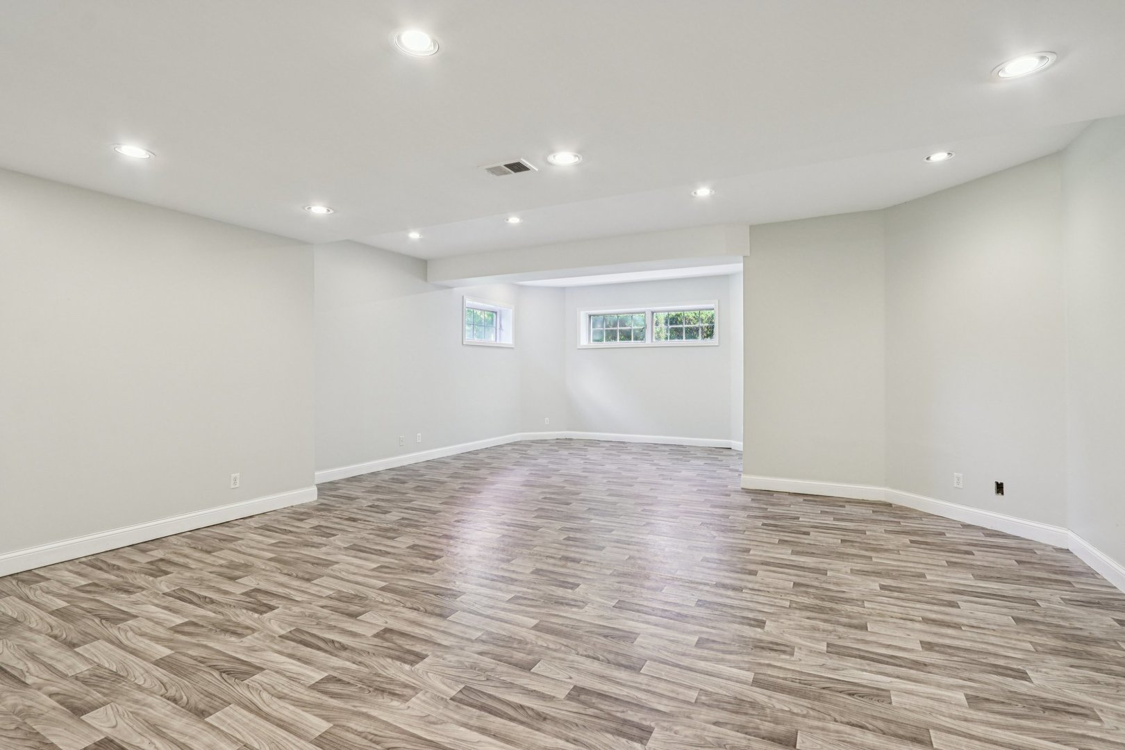 6605 Oakwood Manor Drive, Crystal Lake, IL 60012