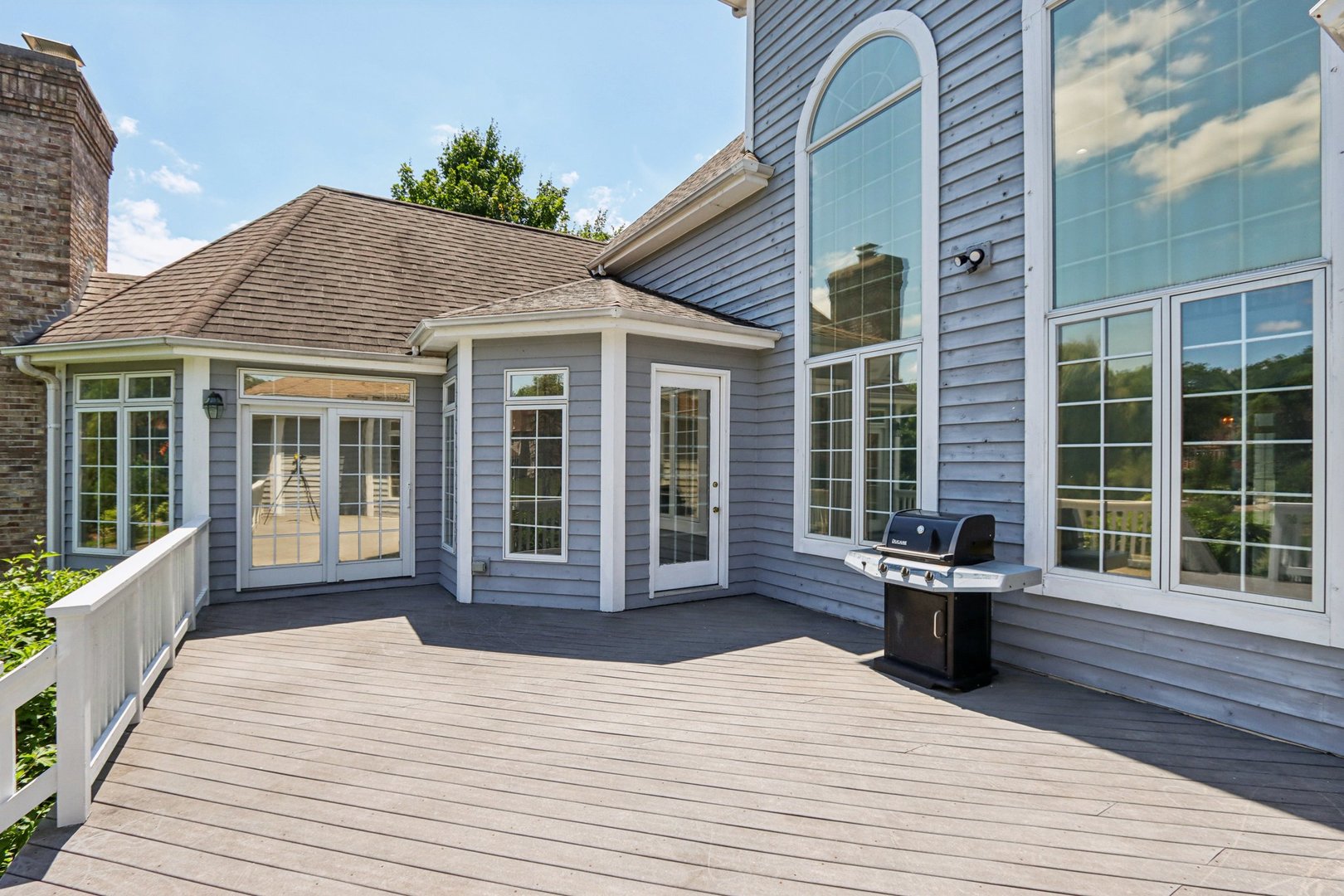 6605 Oakwood Manor Drive, Crystal Lake, IL 60012