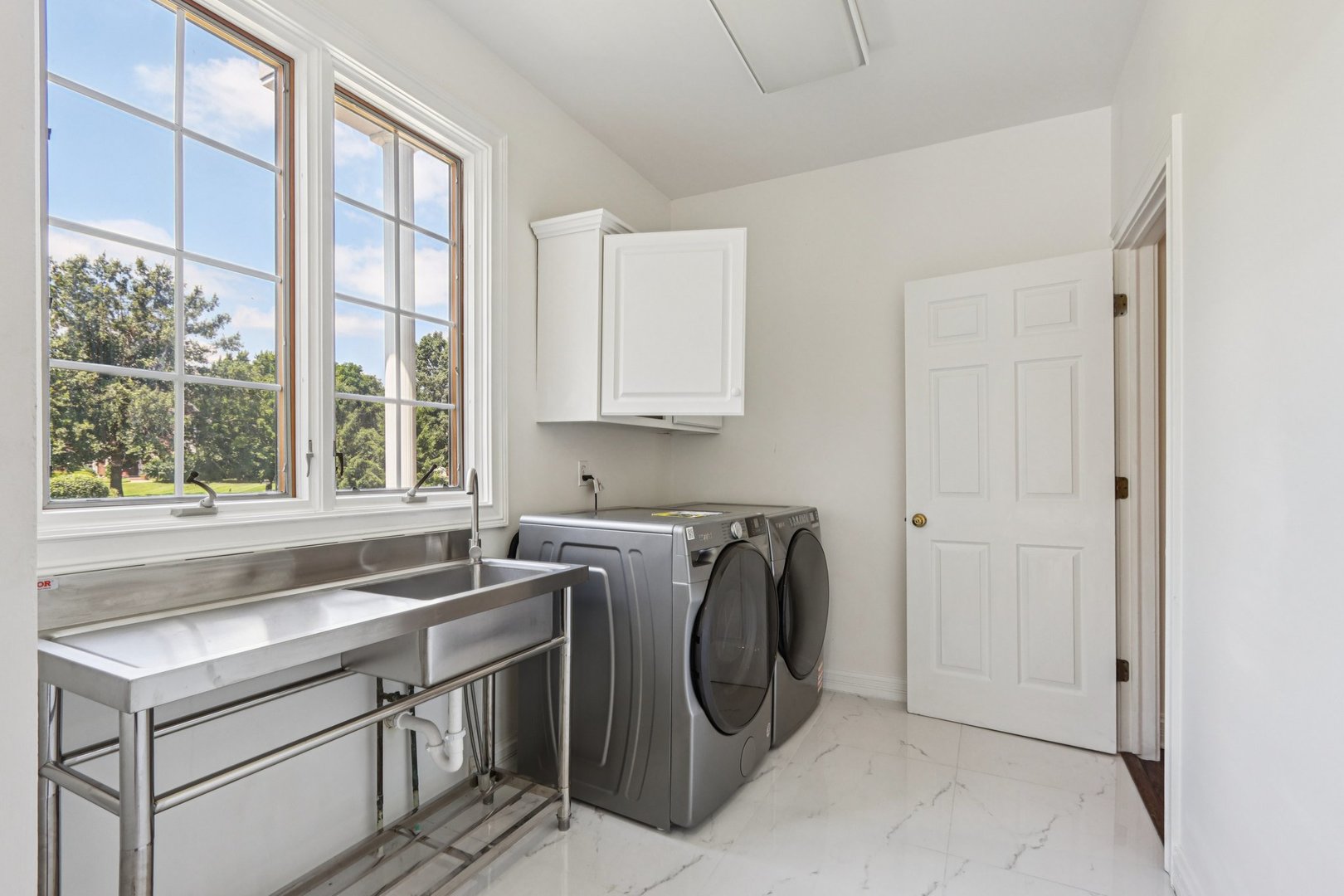 6605 Oakwood Manor Drive, Crystal Lake, IL 60012