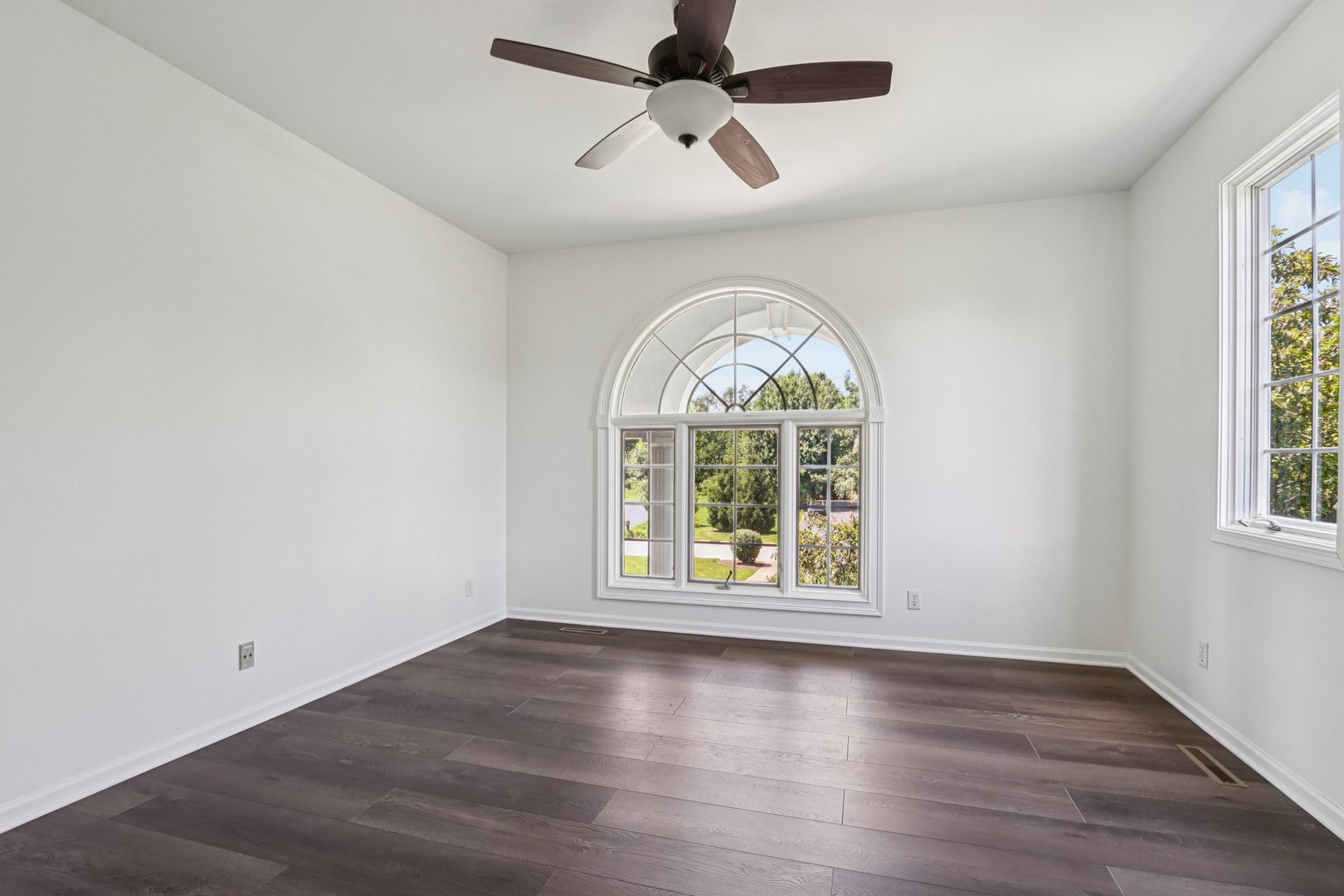 6605 Oakwood Manor Drive, Crystal Lake, IL 60012