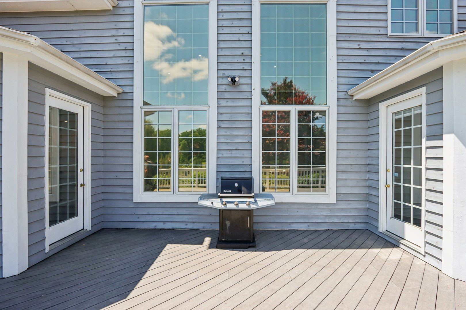 6605 Oakwood Manor Drive, Crystal Lake, IL 60012