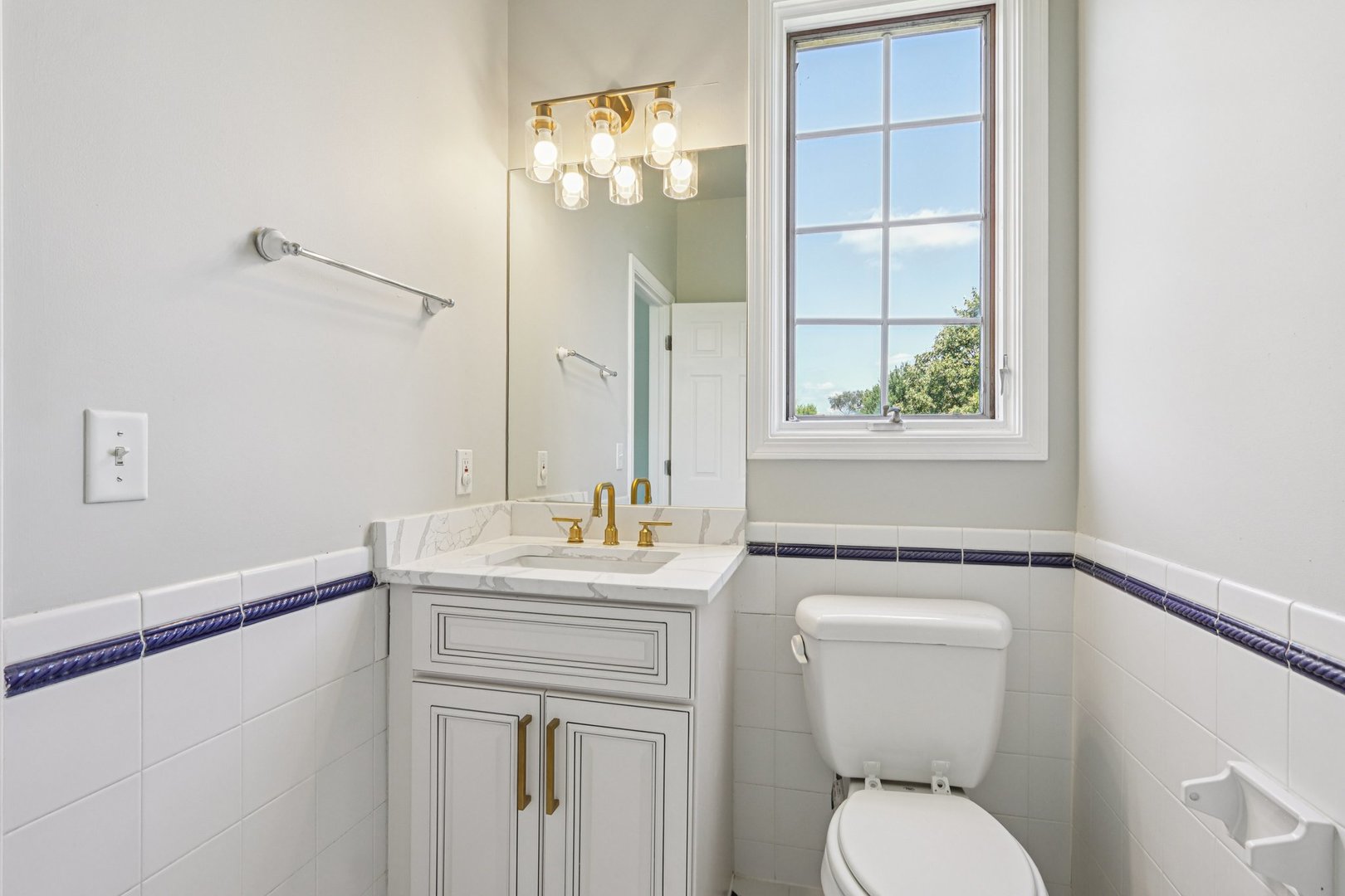 6605 Oakwood Manor Drive, Crystal Lake, IL 60012