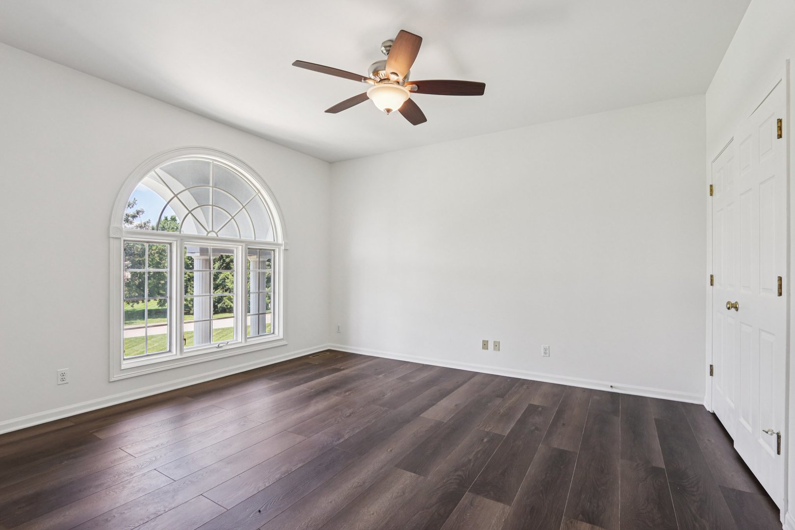 6605 Oakwood Manor Drive, Crystal Lake, IL 60012