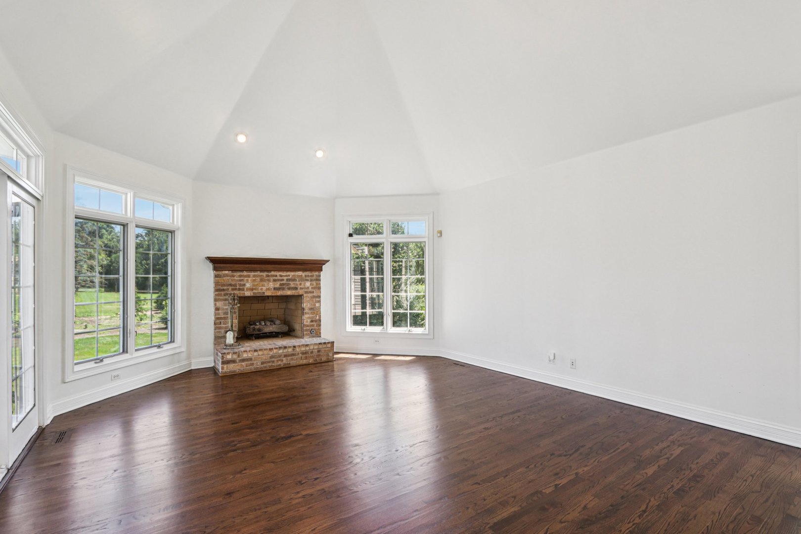 6605 Oakwood Manor Drive, Crystal Lake, IL 60012