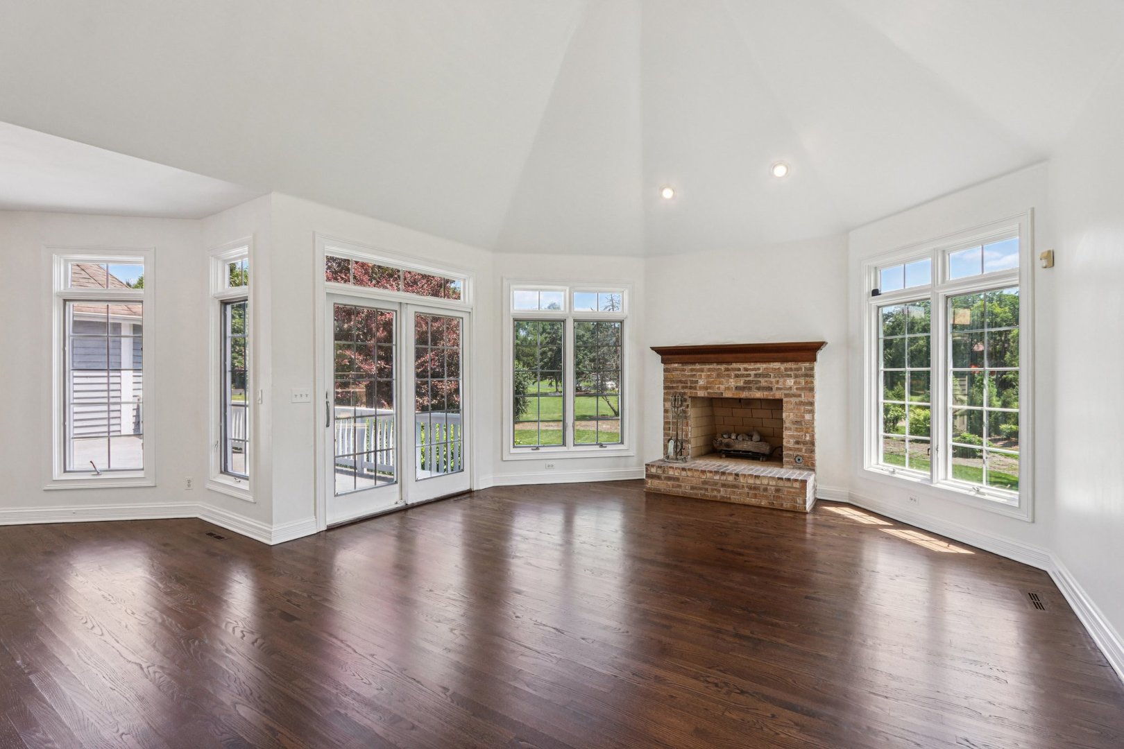 6605 Oakwood Manor Drive, Crystal Lake, IL 60012