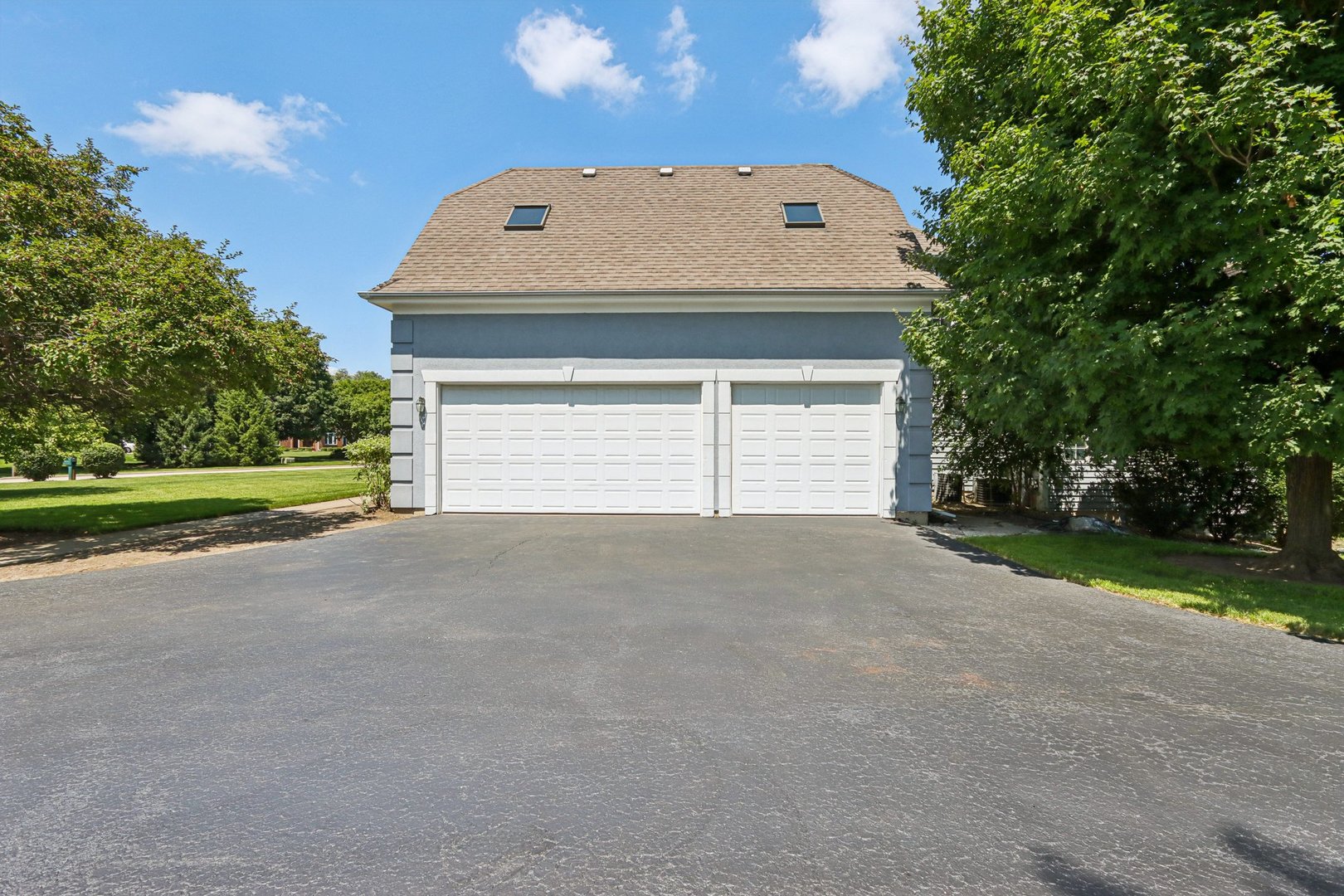 6605 Oakwood Manor Drive, Crystal Lake, IL 60012