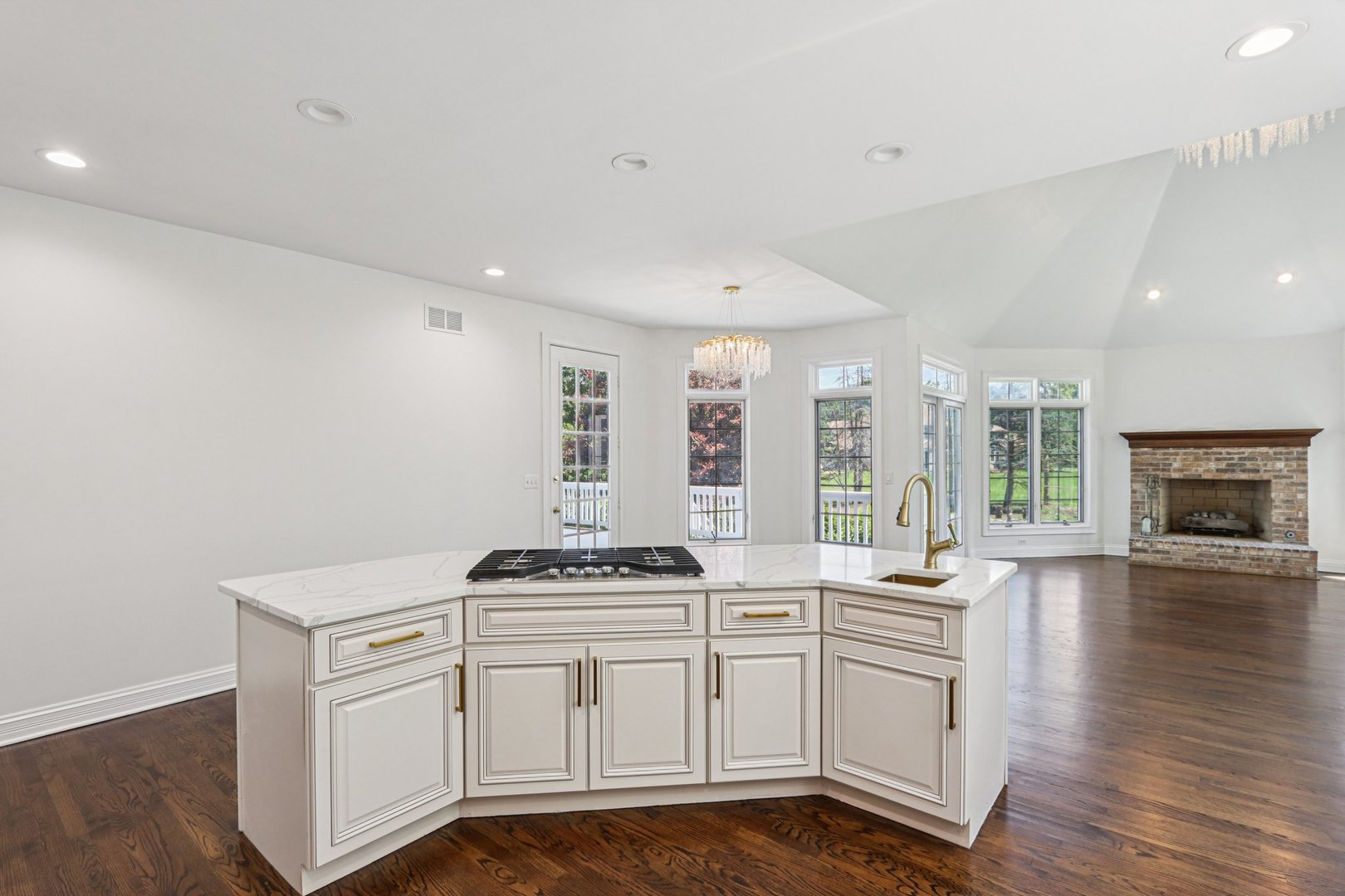 6605 Oakwood Manor Drive, Crystal Lake, IL 60012