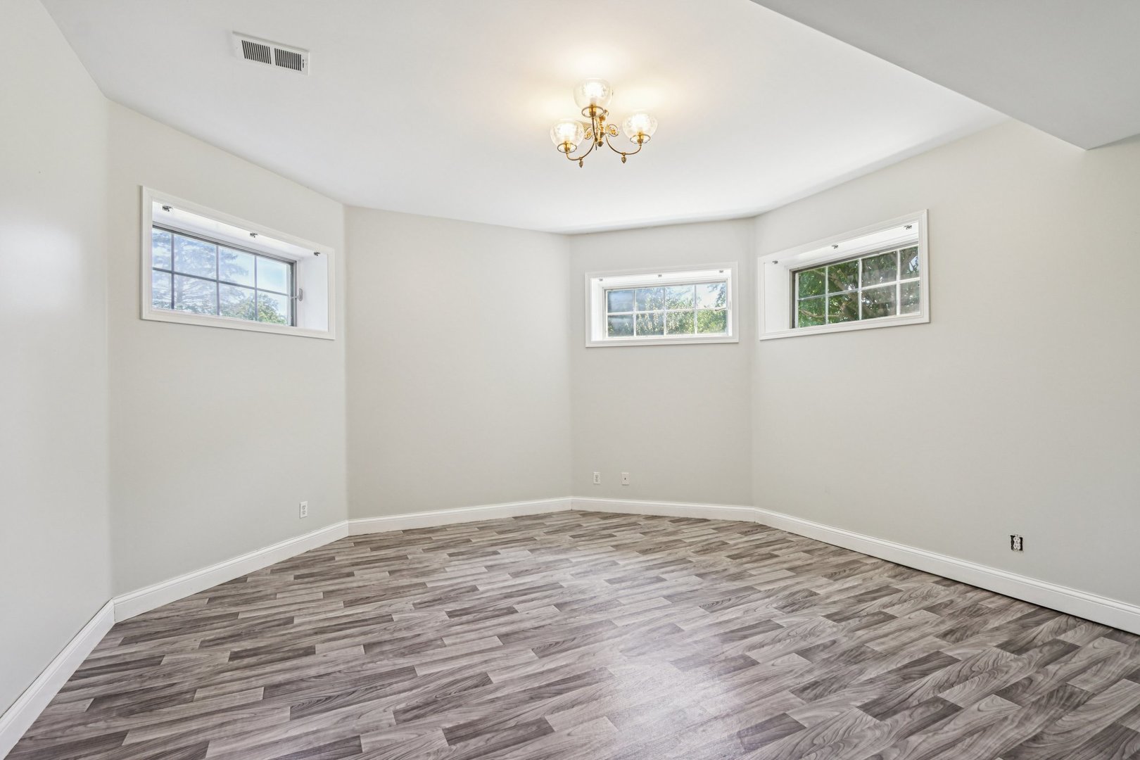 6605 Oakwood Manor Drive, Crystal Lake, IL 60012