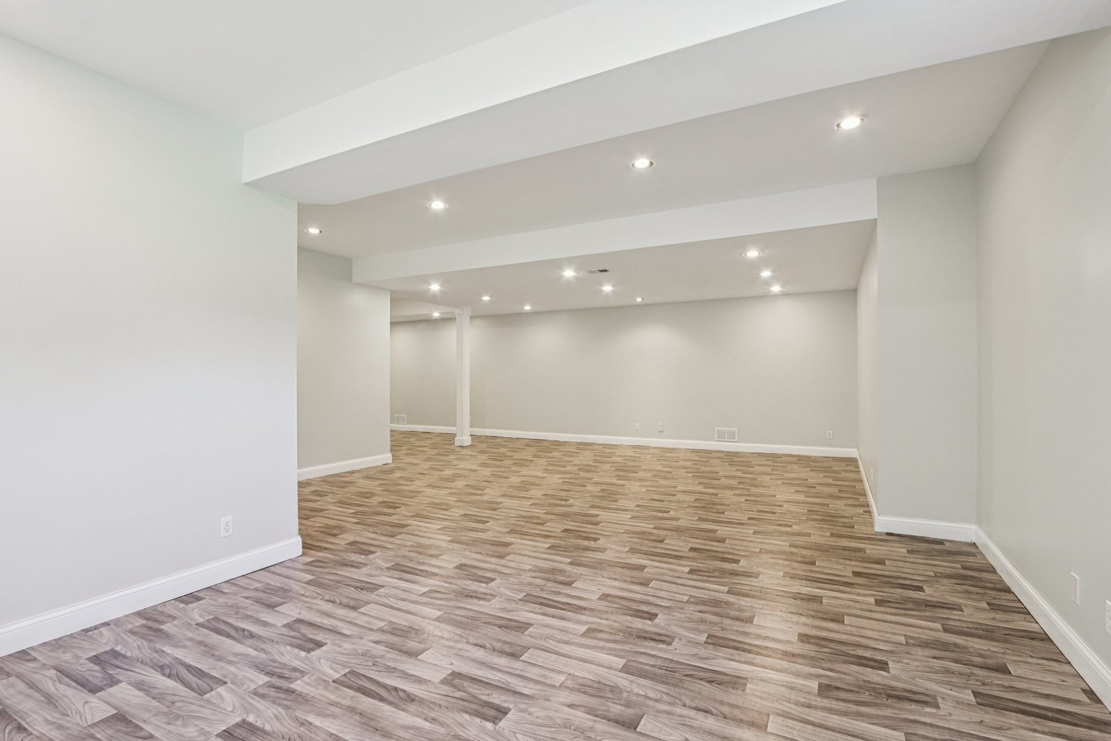 6605 Oakwood Manor Drive, Crystal Lake, IL 60012