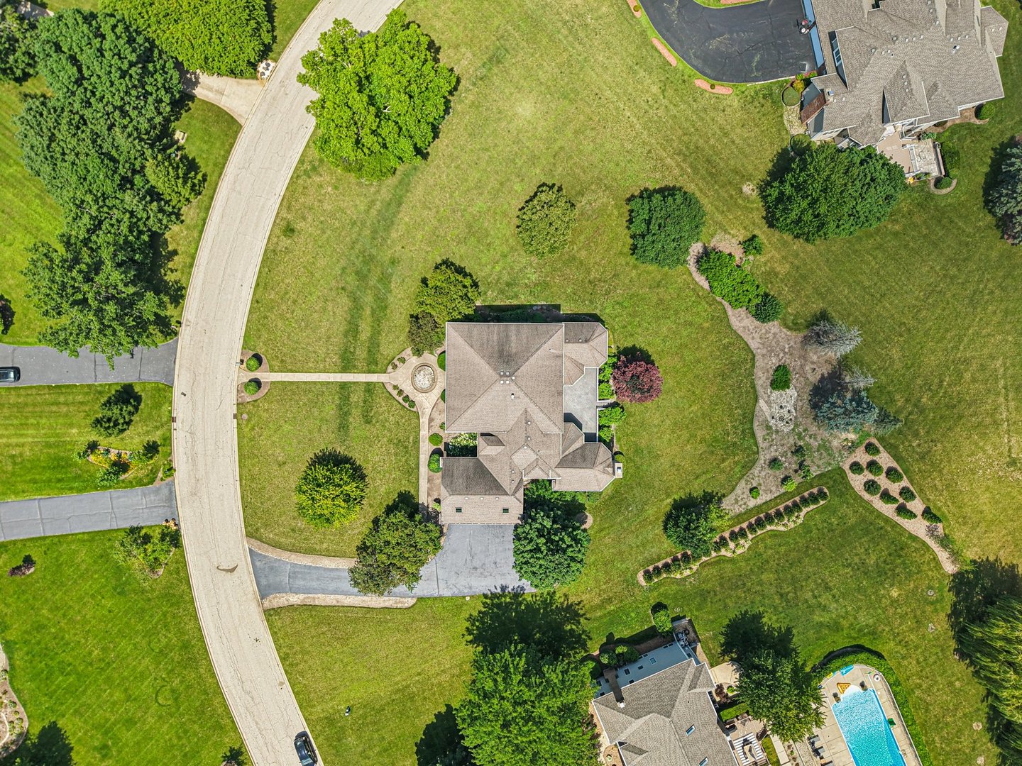 6605 Oakwood Manor Drive, Crystal Lake, IL 60012