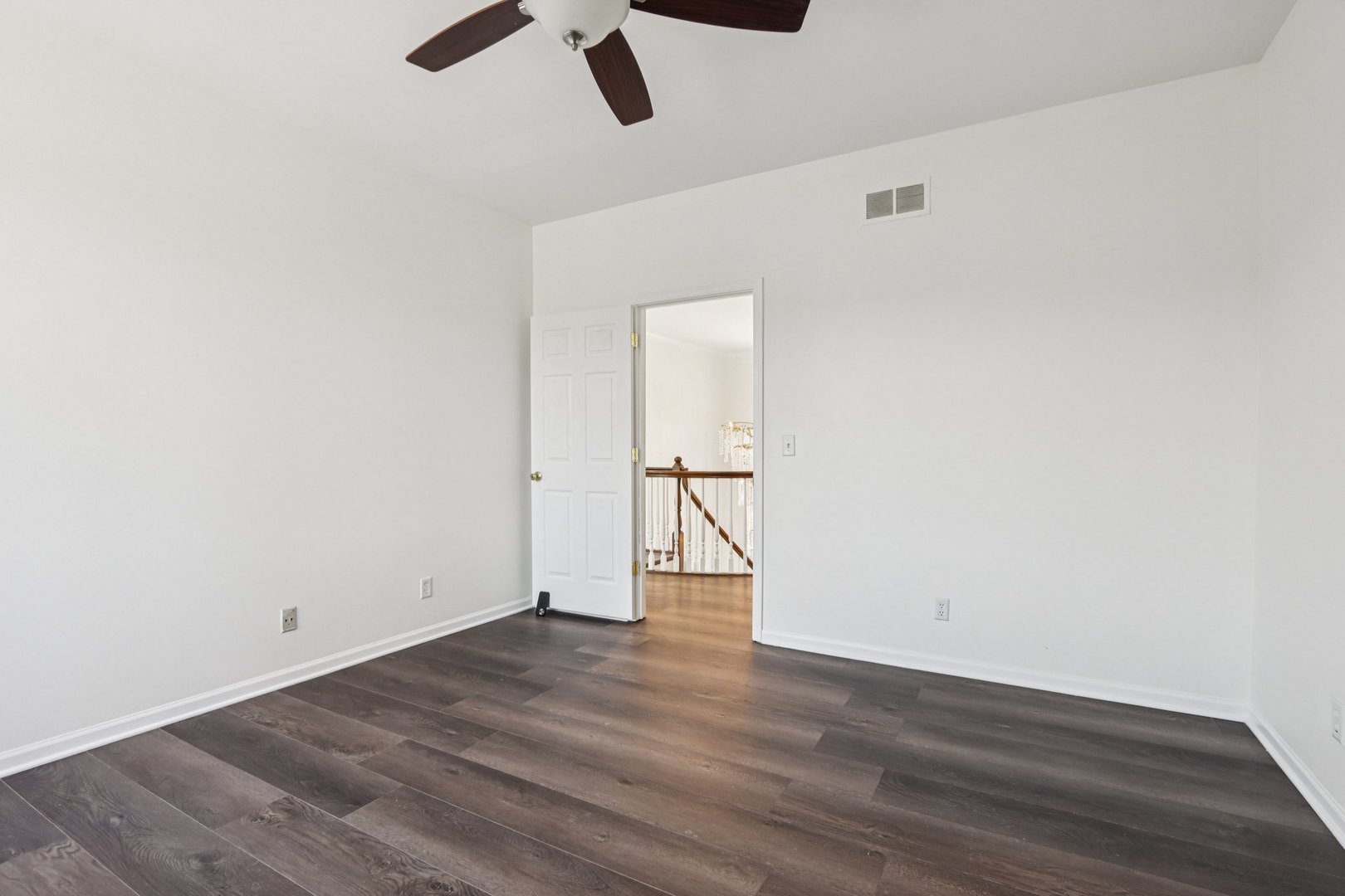 6605 Oakwood Manor Drive, Crystal Lake, IL 60012