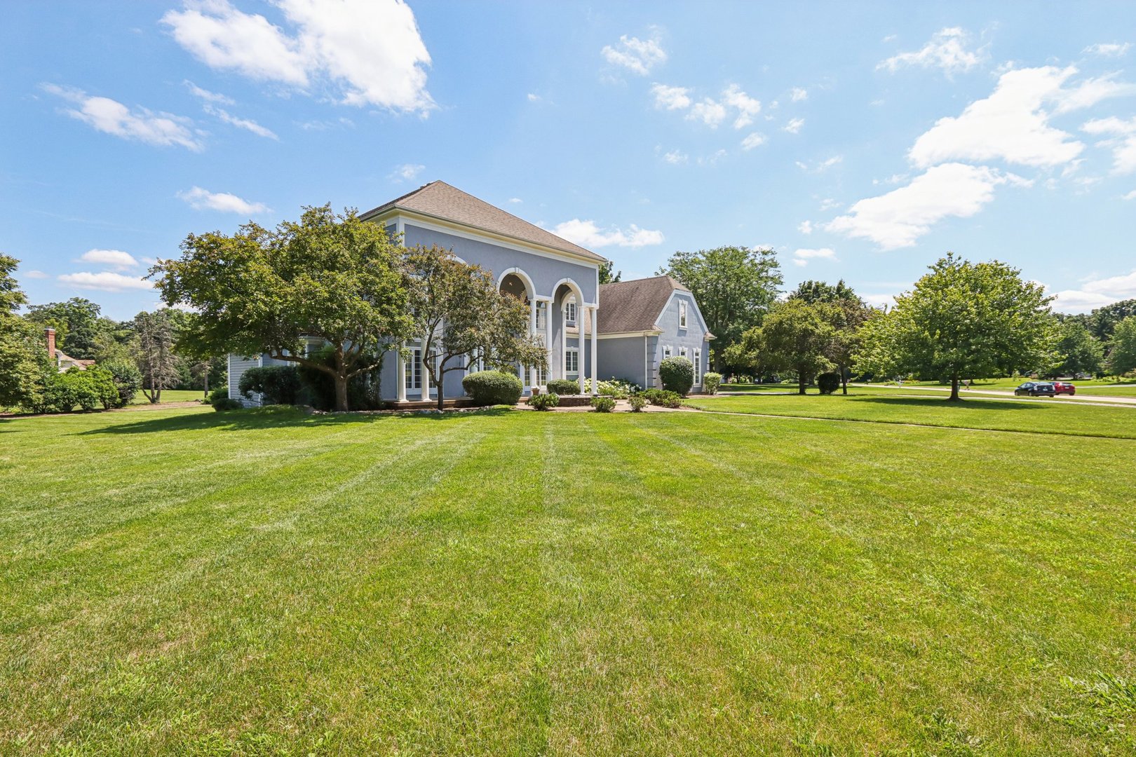 6605 Oakwood Manor Drive, Crystal Lake, IL 60012