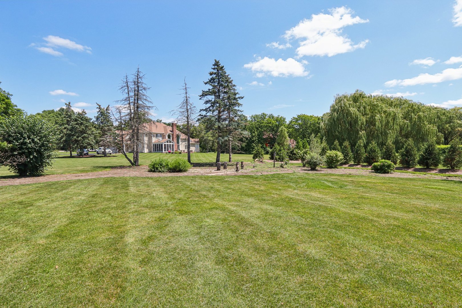 6605 Oakwood Manor Drive, Crystal Lake, IL 60012