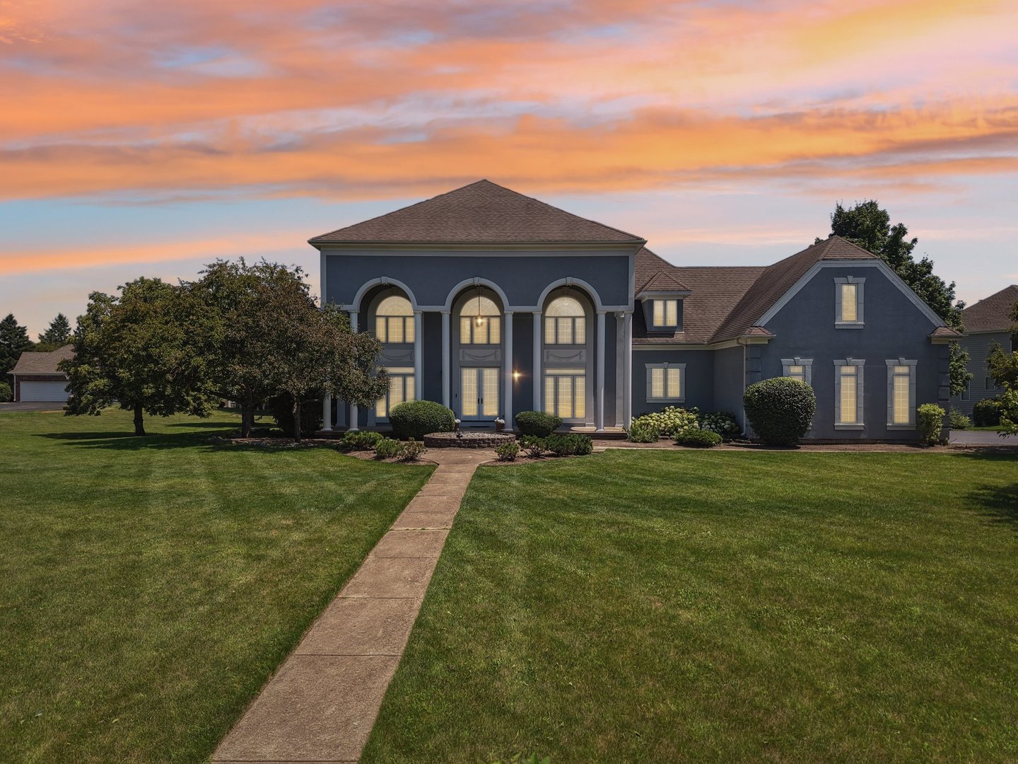 6605 Oakwood Manor Drive, Crystal Lake, IL 60012