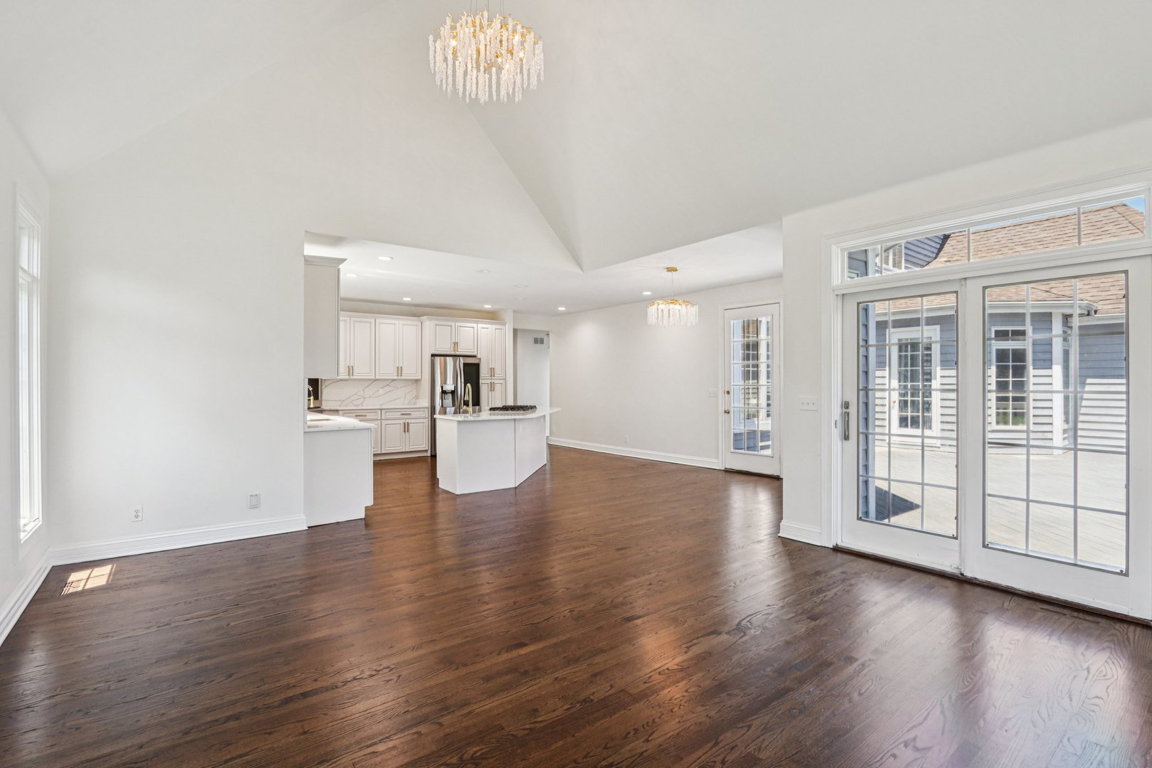 6605 Oakwood Manor Drive, Crystal Lake, IL 60012