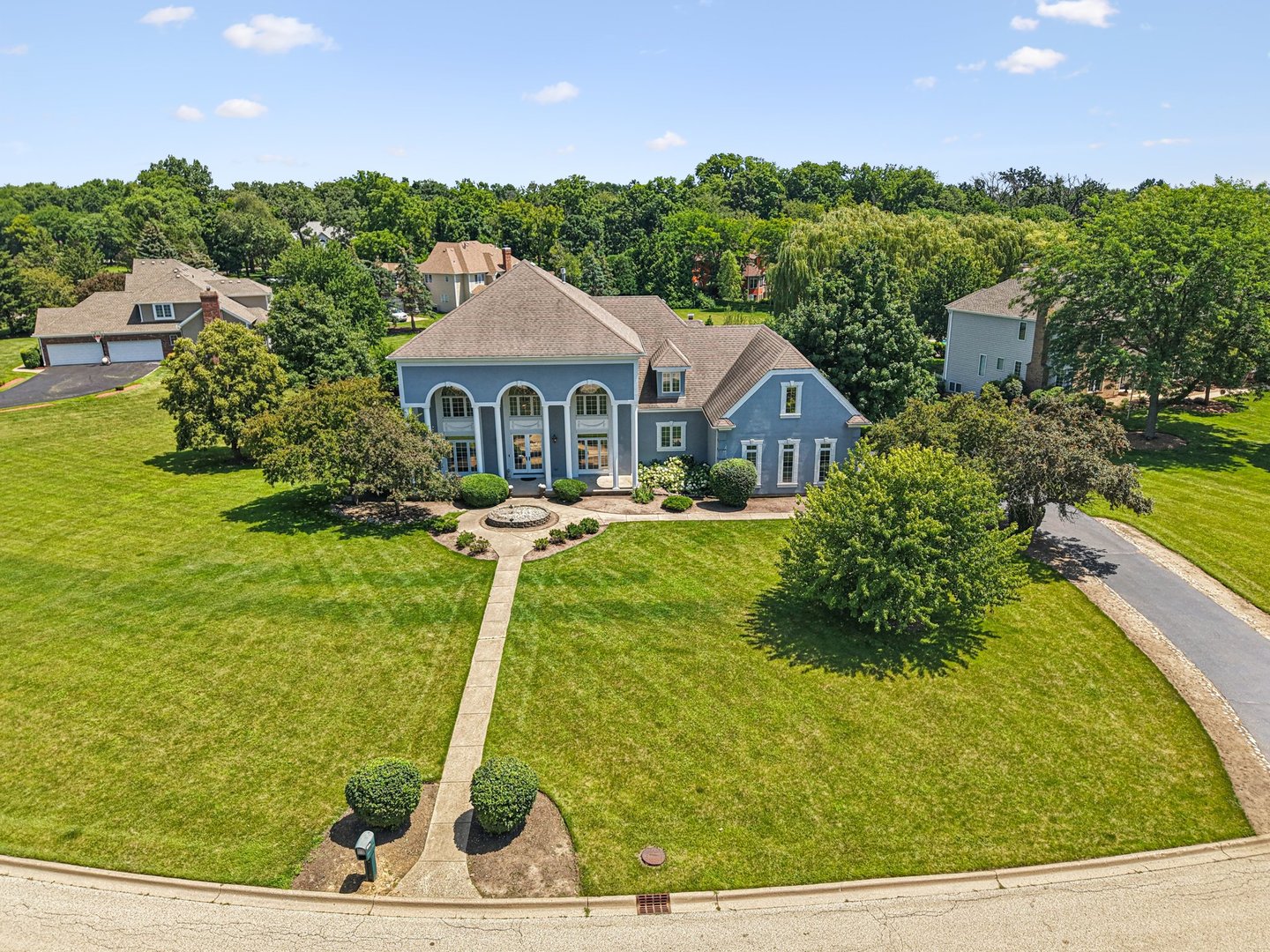 6605 Oakwood Manor Drive, Crystal Lake, IL 60012