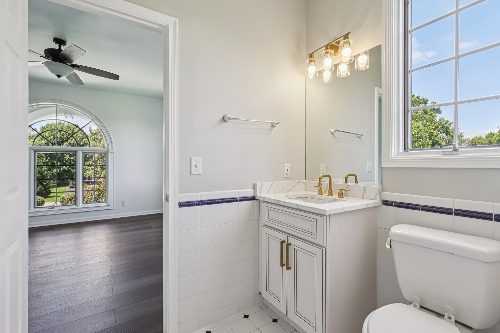 6605 Oakwood Manor Drive, Crystal Lake, IL 60012