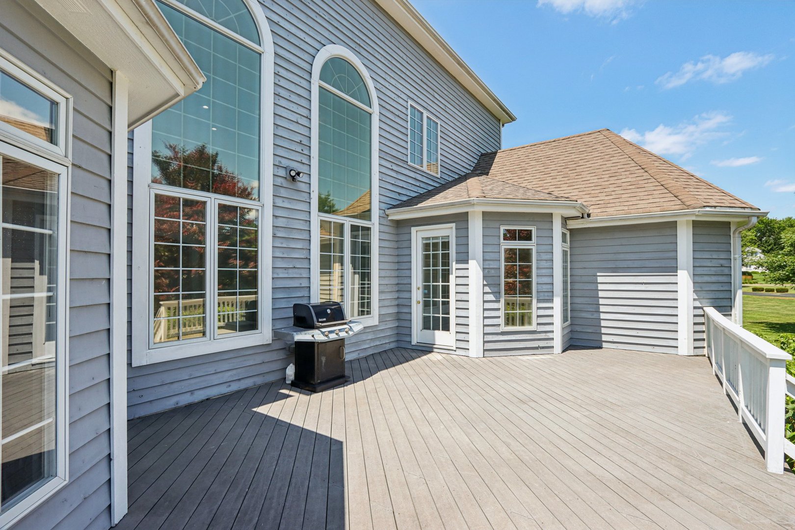 6605 Oakwood Manor Drive, Crystal Lake, IL 60012